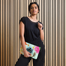 Load image into Gallery viewer, Crossbody bag 'Let the see set you free'