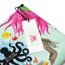 Load image into Gallery viewer, Crossbody bag 'Let the see set you free'