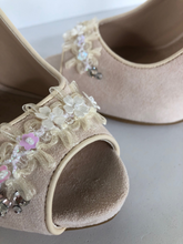 Load image into Gallery viewer, Diamante pump Size EU 38/ USA 8