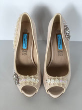 Load image into Gallery viewer, Diamante pump Size EU 38/ USA 8