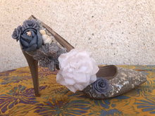 Load image into Gallery viewer, Silver Elsa pump Size EU 40/ USA 10