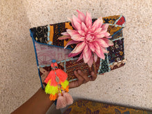 Load image into Gallery viewer, Tonia Flowers Clutch