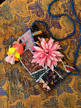 Load image into Gallery viewer, Tonia Flowers Clutch