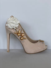 Load image into Gallery viewer, Fiore pump Size EU 38/ USA 8