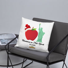 Load image into Gallery viewer, Pillow 'Christmas in New York Big Apple'