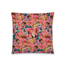 Load image into Gallery viewer, Pillow 'I close deals in heels'