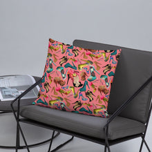 Load image into Gallery viewer, Pillow 'I close deals in heels'