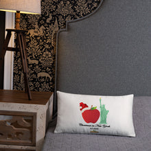 Load image into Gallery viewer, Pillow 'Christmas in New York Big Apple'