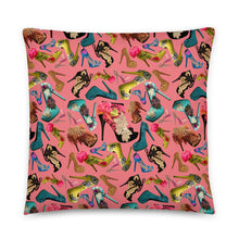Load image into Gallery viewer, Pillow 'I close deals in heels'