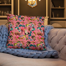 Load image into Gallery viewer, Pillow 'I close deals in heels'