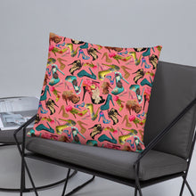 Load image into Gallery viewer, Pillow 'I close deals in heels'
