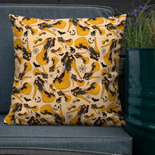 Load image into Gallery viewer, Pillow 'Happy Halloween'