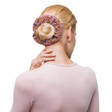 Load image into Gallery viewer, Scrunchie 'Eat me drink me'