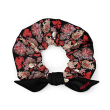 Load image into Gallery viewer, Scrunchie 'Holidays Couture'