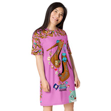 Load image into Gallery viewer, T-shirt dress Talli 'Eat me drink me'