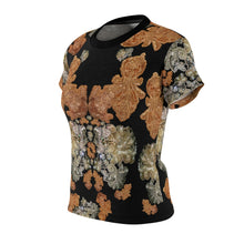 Load image into Gallery viewer, Tee Dasre 'Nude embroidery'