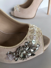 Load image into Gallery viewer, Diamante pump Size EU 38/ USA 8