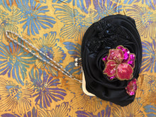 Load image into Gallery viewer, Lily Clutch