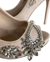 Load image into Gallery viewer, White Dream pump Size EU 40/ USA 10