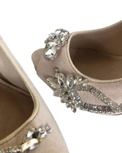 Load image into Gallery viewer, White Dream pump Size EU 40/ USA 10