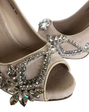 Load image into Gallery viewer, White Dream pump Size EU 40/ USA 10