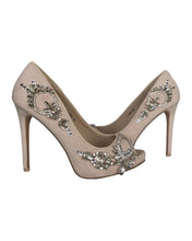 Load image into Gallery viewer, White Dream pump Size EU 40/ USA 10