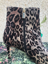 Load image into Gallery viewer, Nature Boots Size EU 39/ USA 9