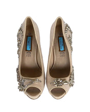 Load image into Gallery viewer, White Dream pump Size EU 40/ USA 10