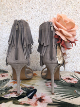 Load image into Gallery viewer, Rose Sandal Size EU 39/ USA 9
