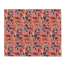 Load image into Gallery viewer, Throw Blanket 'I close deals in heels'