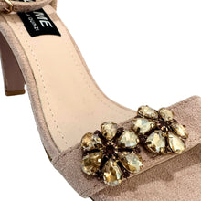 Load image into Gallery viewer, Mandai Pumps EU 38.5/ USA 8.5
