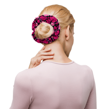 Load image into Gallery viewer, Scrunchie 'Pink crystals and flowers'
