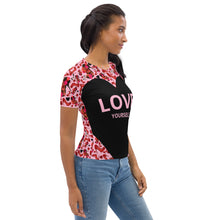 Load image into Gallery viewer, Women&#39;s T-shirt &#39;Heart love&#39;
